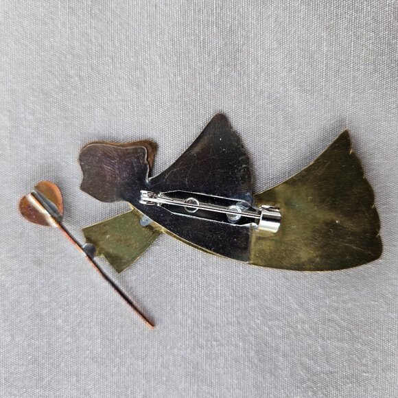 Sweet Angel Brooch carrying a Heart wand - Picture 4 of 4